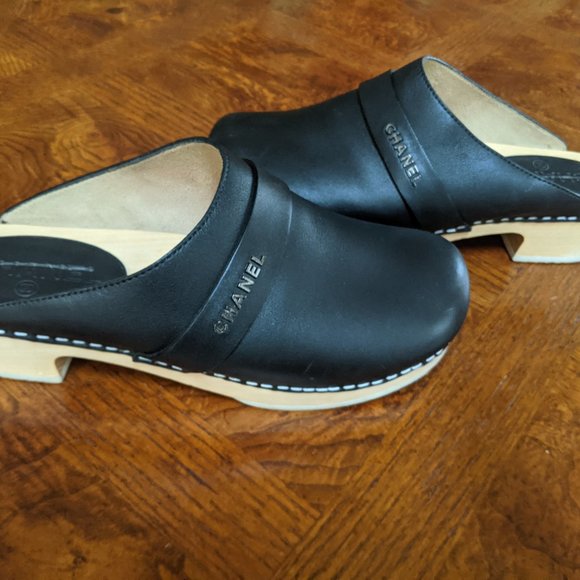 CHANEL BLACK CLOGS - Picture 1 of 6